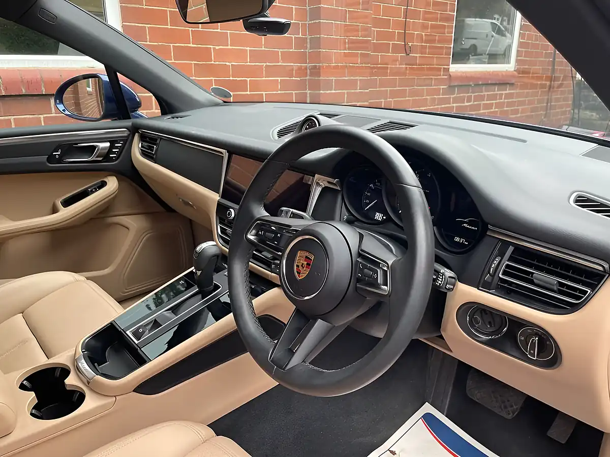 Used 2025 Porsche Macan Blue - Interior and Exterior details 4