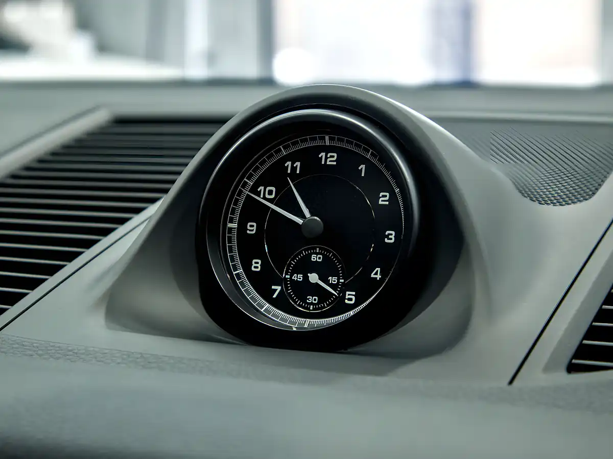 Used 2025 Porsche Macan Macan White - Interior and Exterior details 11
