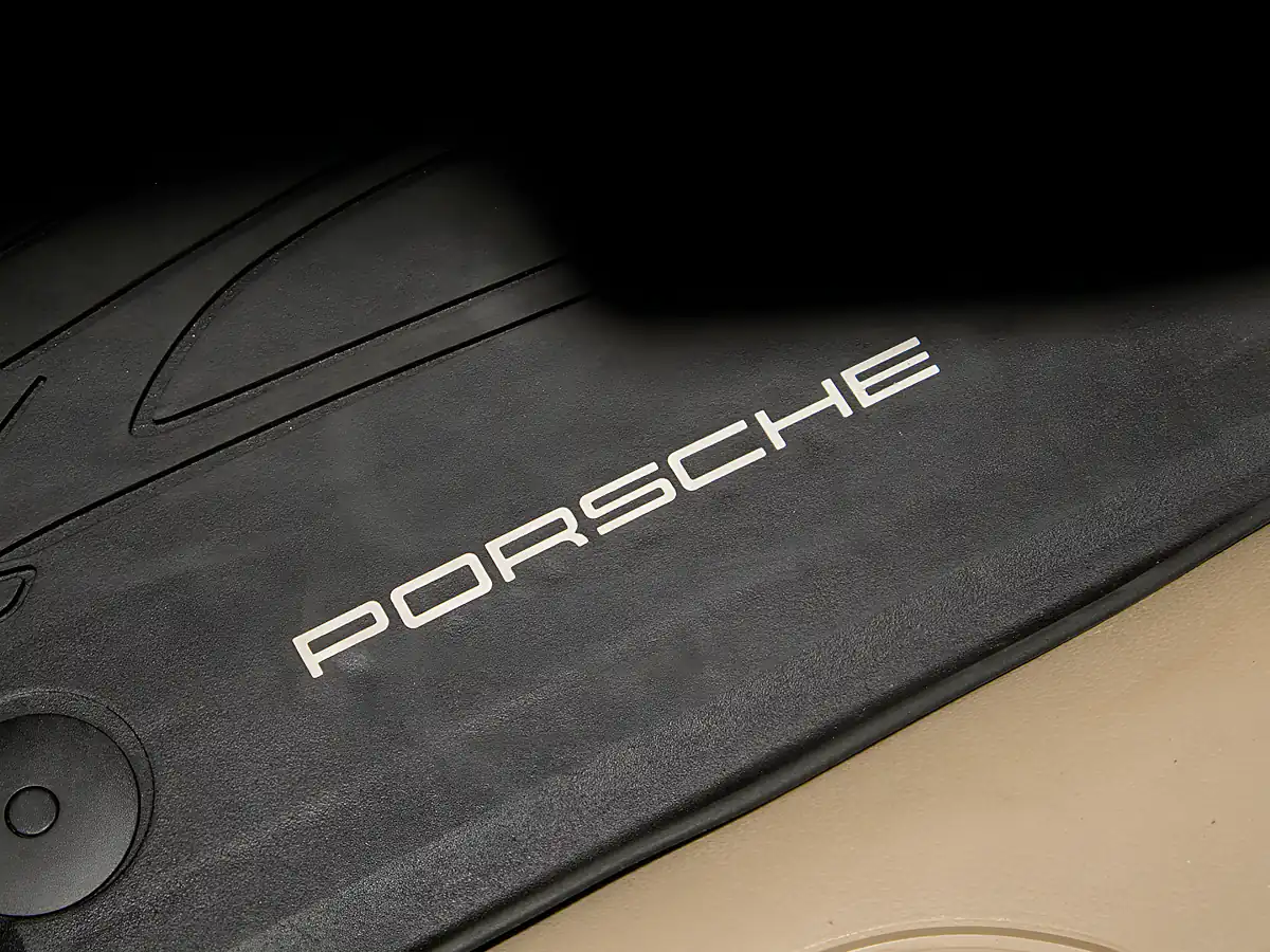 Used 2025 Porsche Macan Macan White - Interior and Exterior details 16