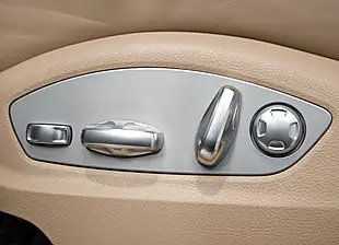 Used 2025 Porsche Macan Macan White - Interior and Exterior details 17