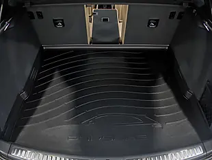Used 2025 Porsche Macan Macan White - Interior and Exterior details 19