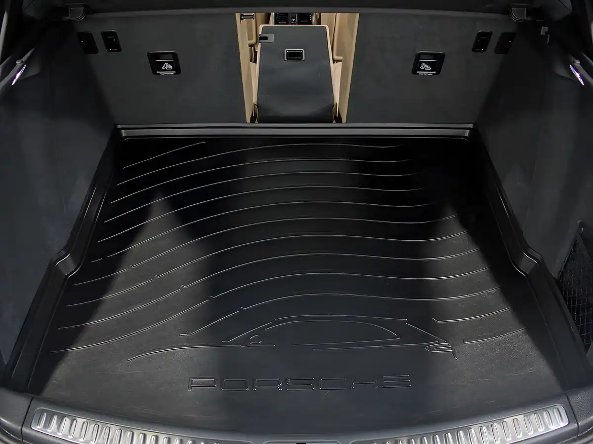 Used 2025 Porsche Macan Macan White - Interior and Exterior details 19