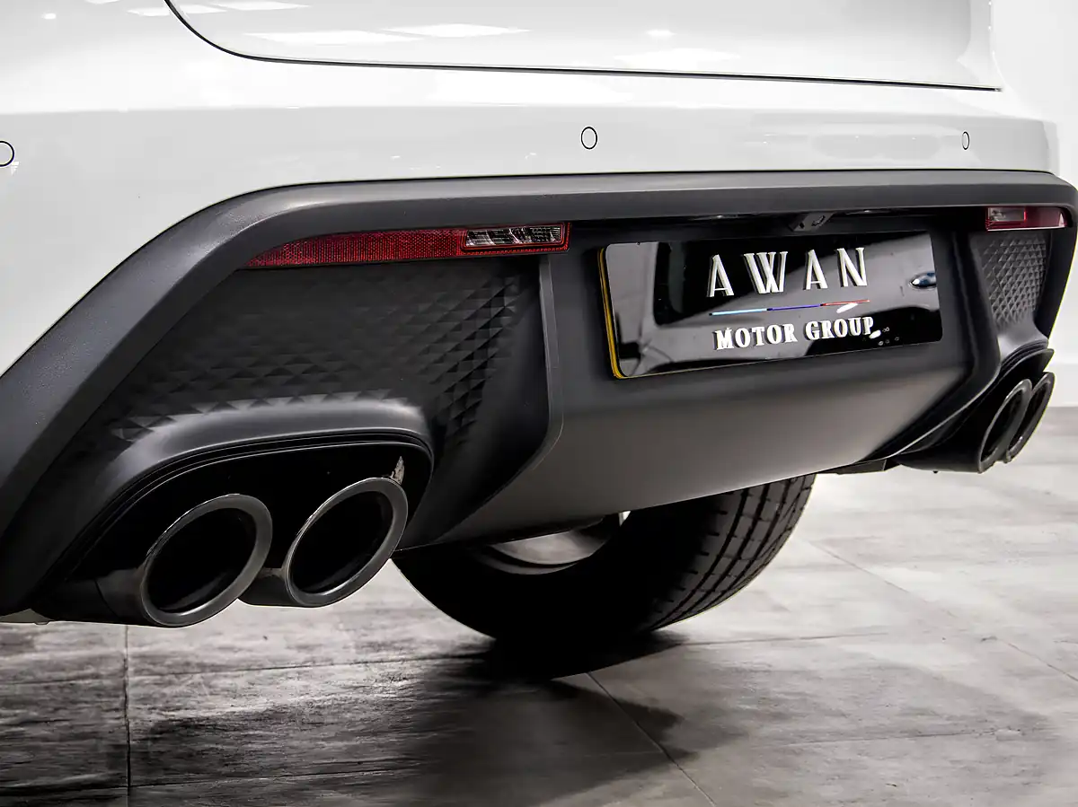Used 2025 Porsche Macan Macan White - Interior and Exterior details 9