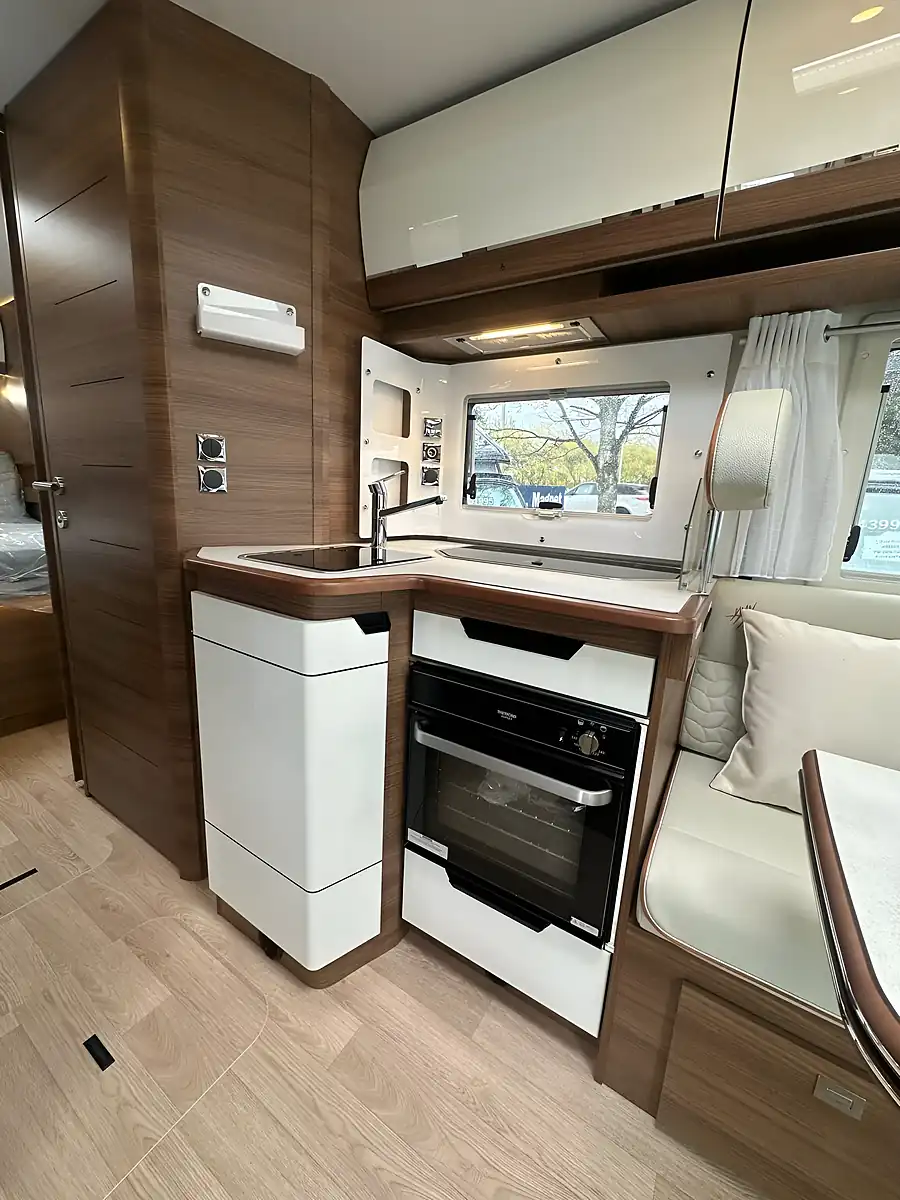 Used 2025 Rapido a-Class 8096DF Ultimate Line - Interior and Exterior details 16