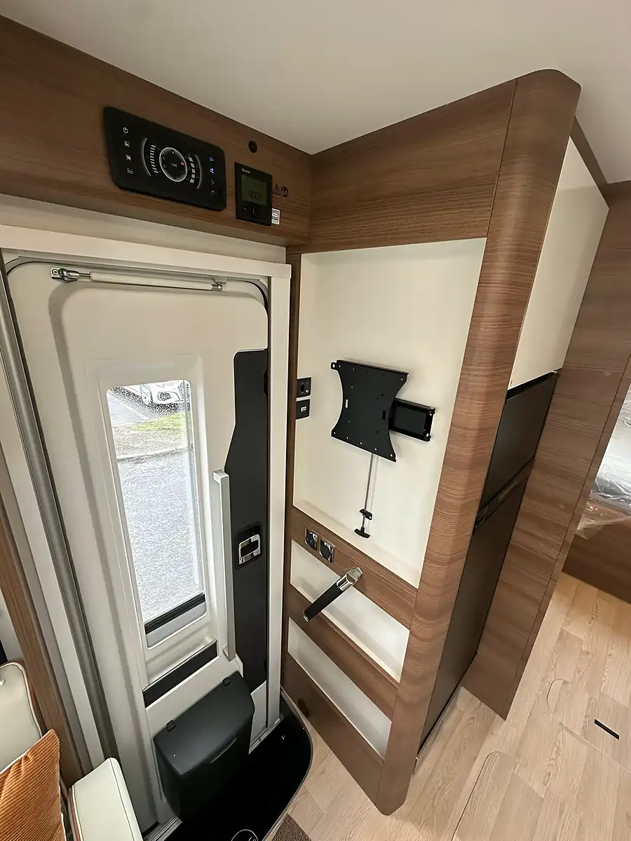 Used 2025 Rapido a-Class 8096DF Ultimate Line - Interior and Exterior details 18