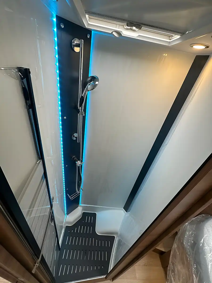 Used 2025 Rapido a-Class 8096DF Ultimate Line - Interior and Exterior details 20