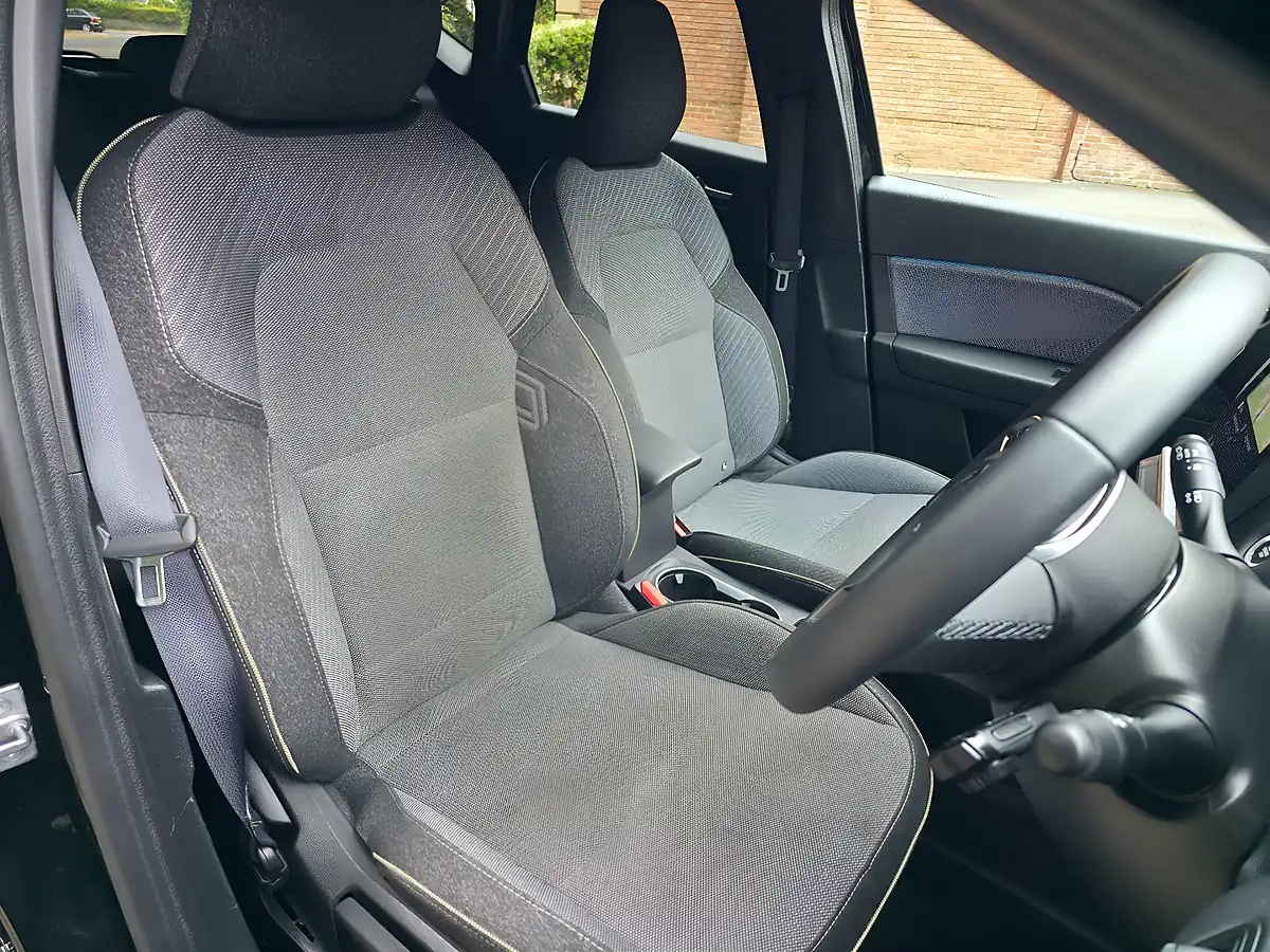 Used 2025 Renault Captur Techno Black - Interior and Exterior details 11