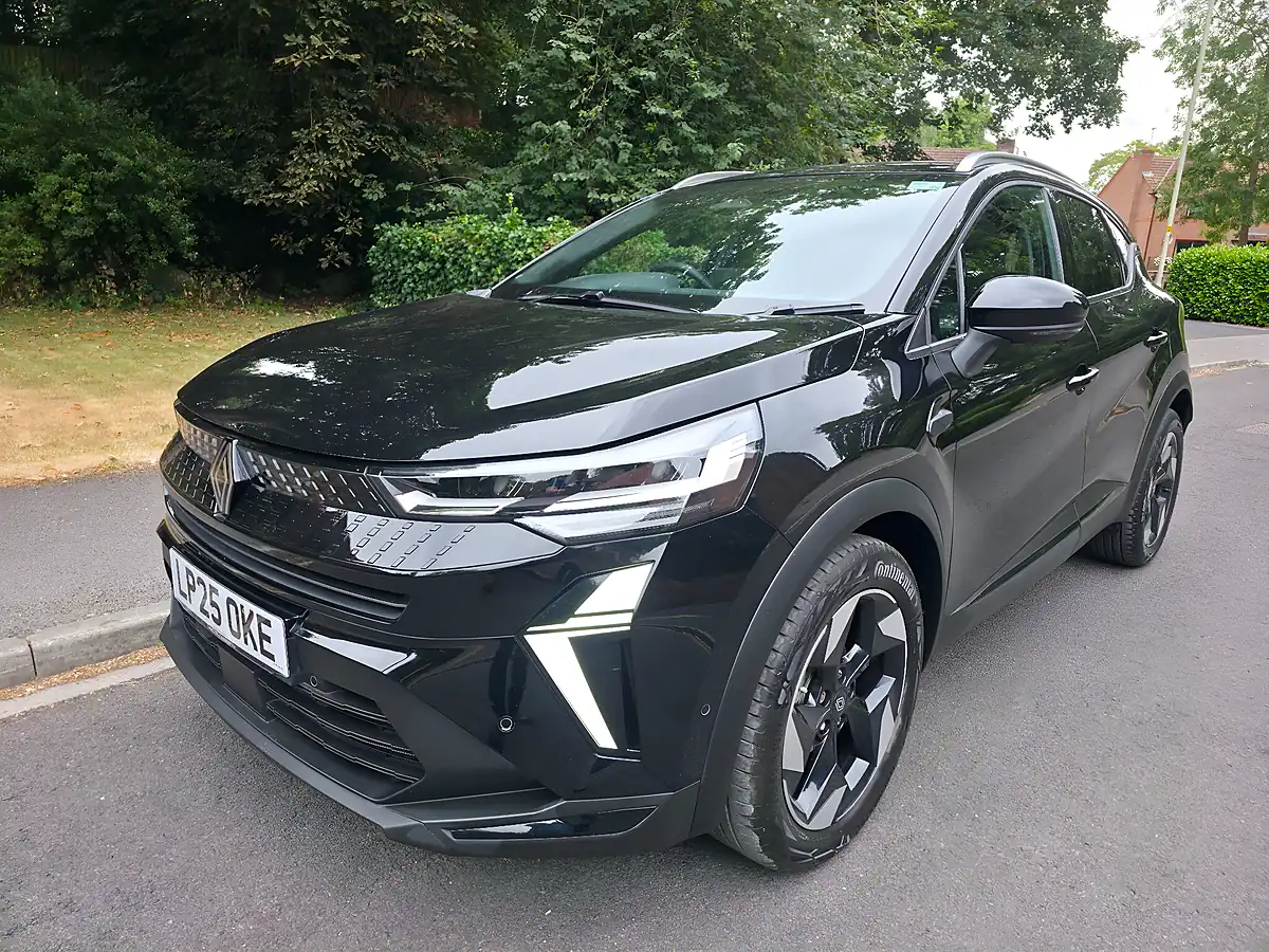 Used 2025 Renault Captur Techno Black - Interior and Exterior details 3