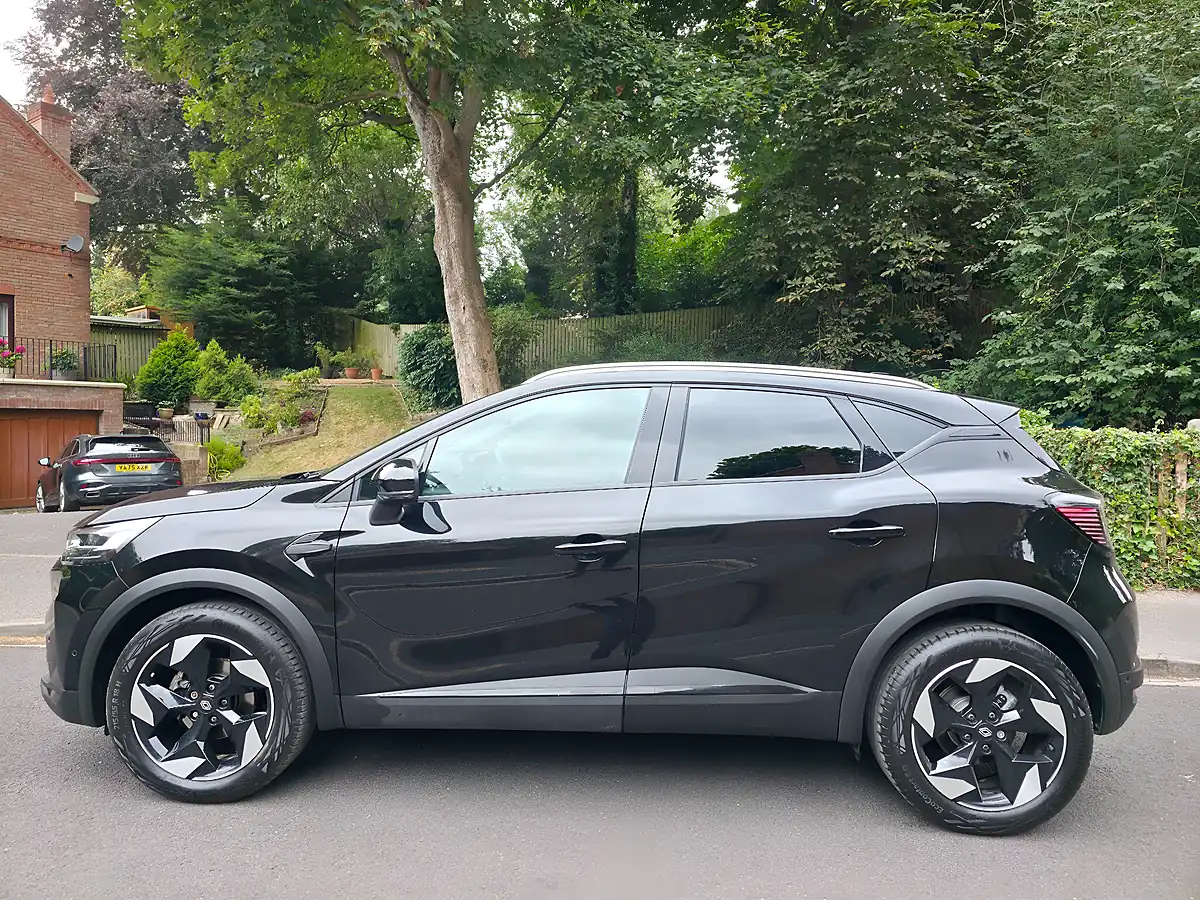 Used 2025 Renault Captur Techno Black - Interior and Exterior details 5