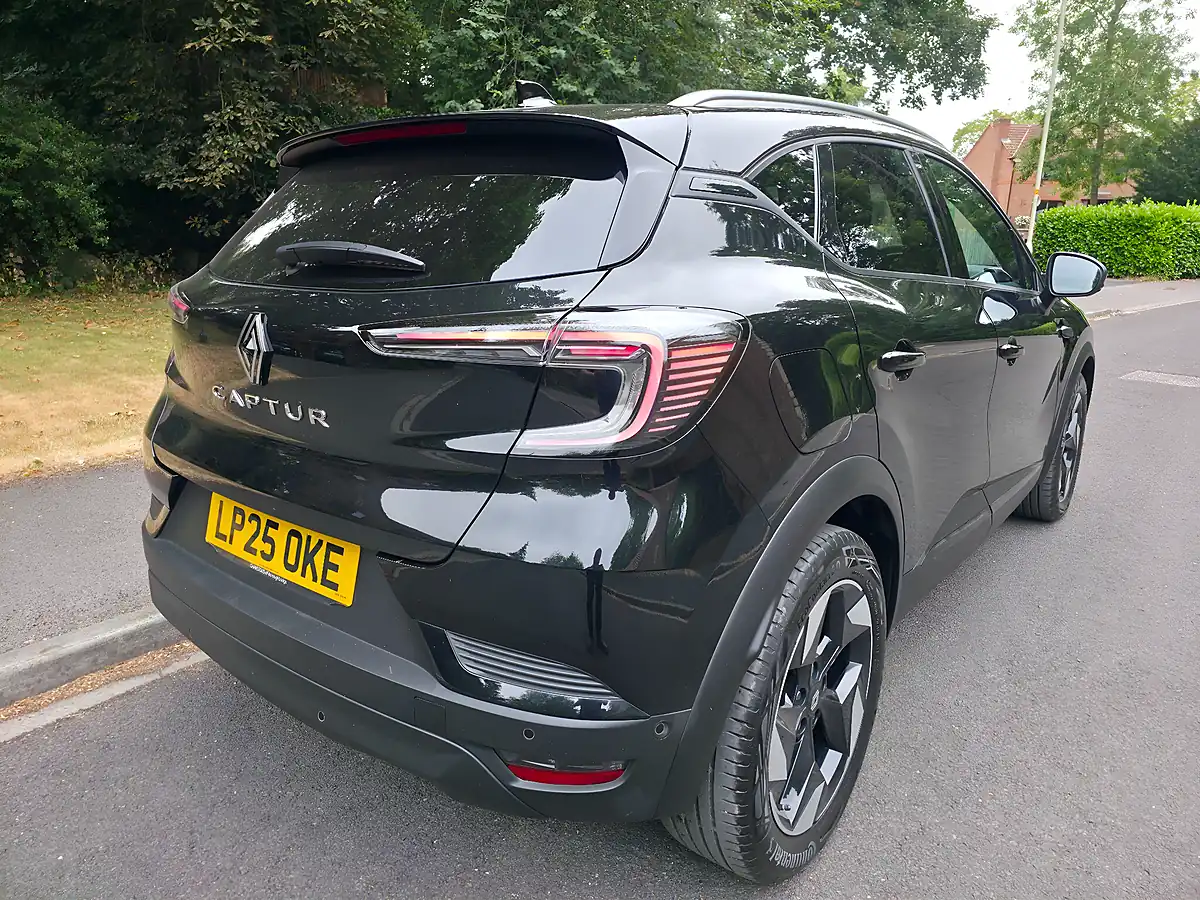 Used 2025 Renault Captur Techno Black - Interior and Exterior details 8