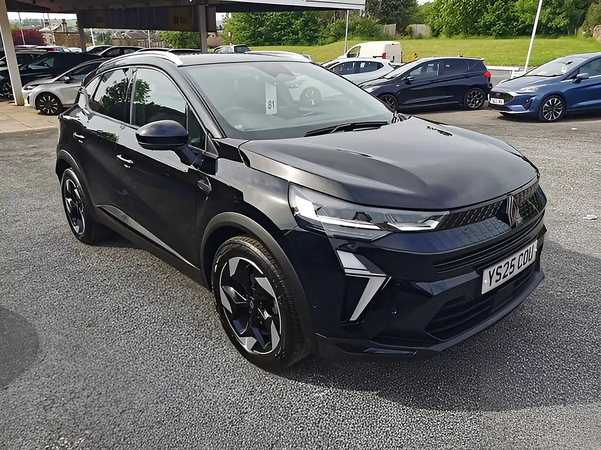 Used 2025 Renault Captur Techno Black - Front View