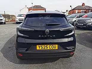 Used 2025 Renault Captur Techno Black - Interior and Exterior details 5