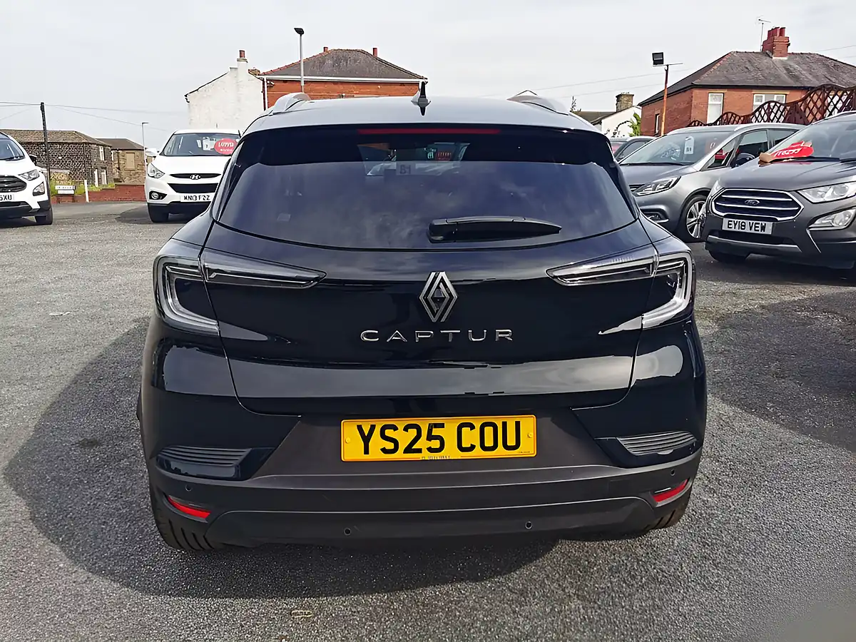 Used 2025 Renault Captur Techno Black - Interior and Exterior details 5