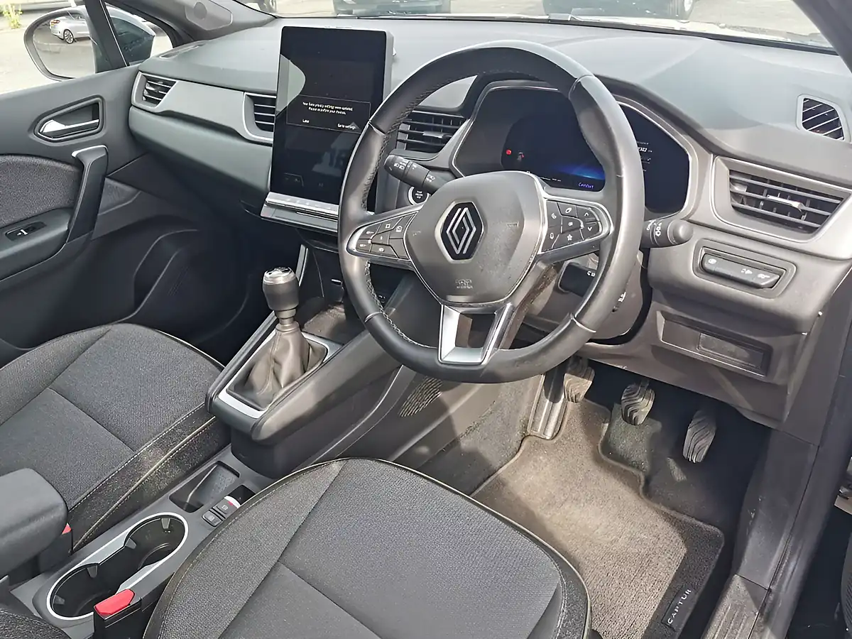 Used 2025 Renault Captur Techno Black - Interior and Exterior details 7