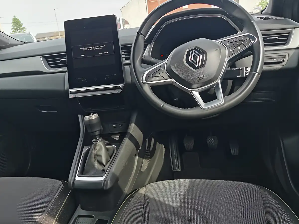 Used 2025 Renault Captur Techno Black - Interior and Exterior details 8