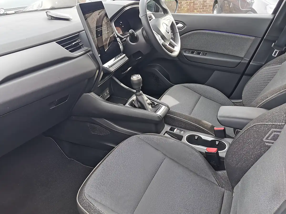 Used 2025 Renault Captur Techno Black - Interior and Exterior details 9