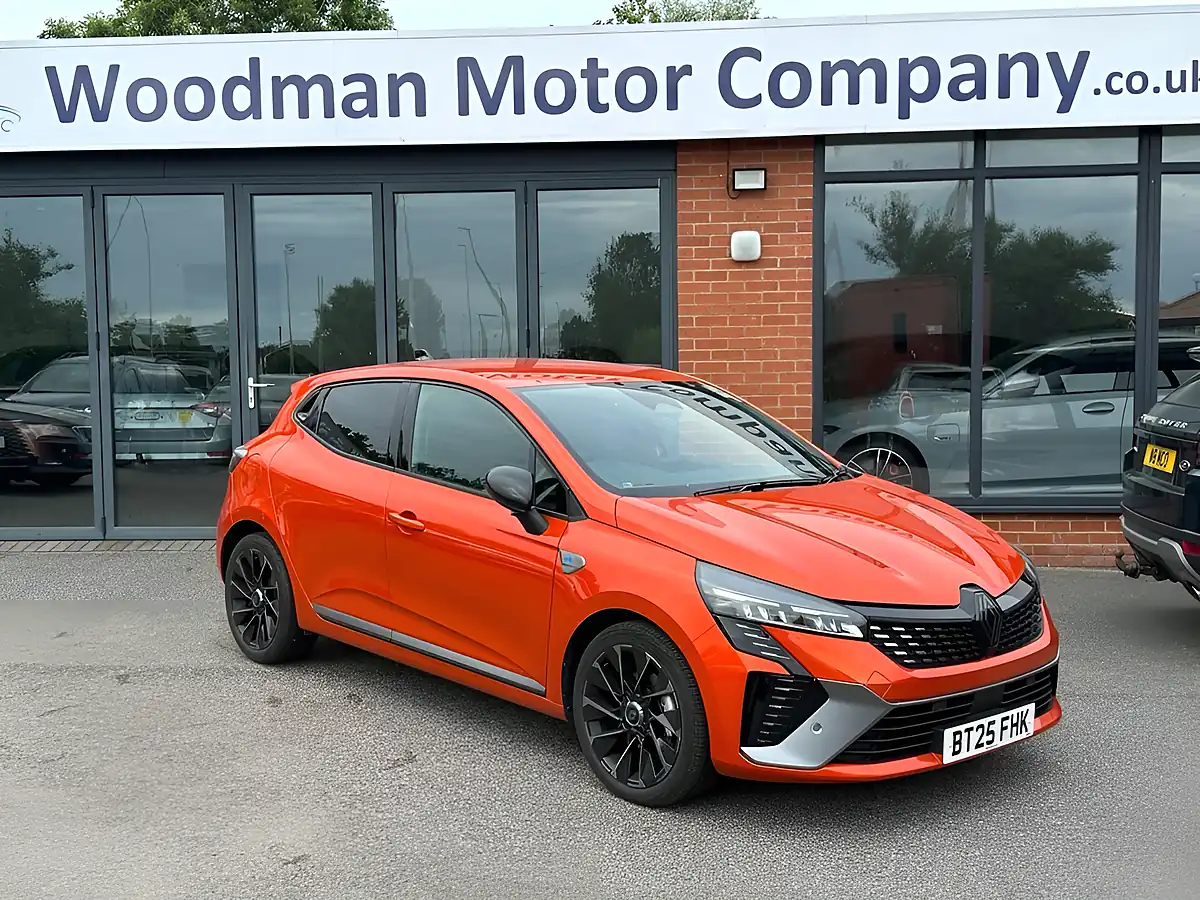 Used 2025 Renault Clio Esprit Alpine Valencia Orange - Front View