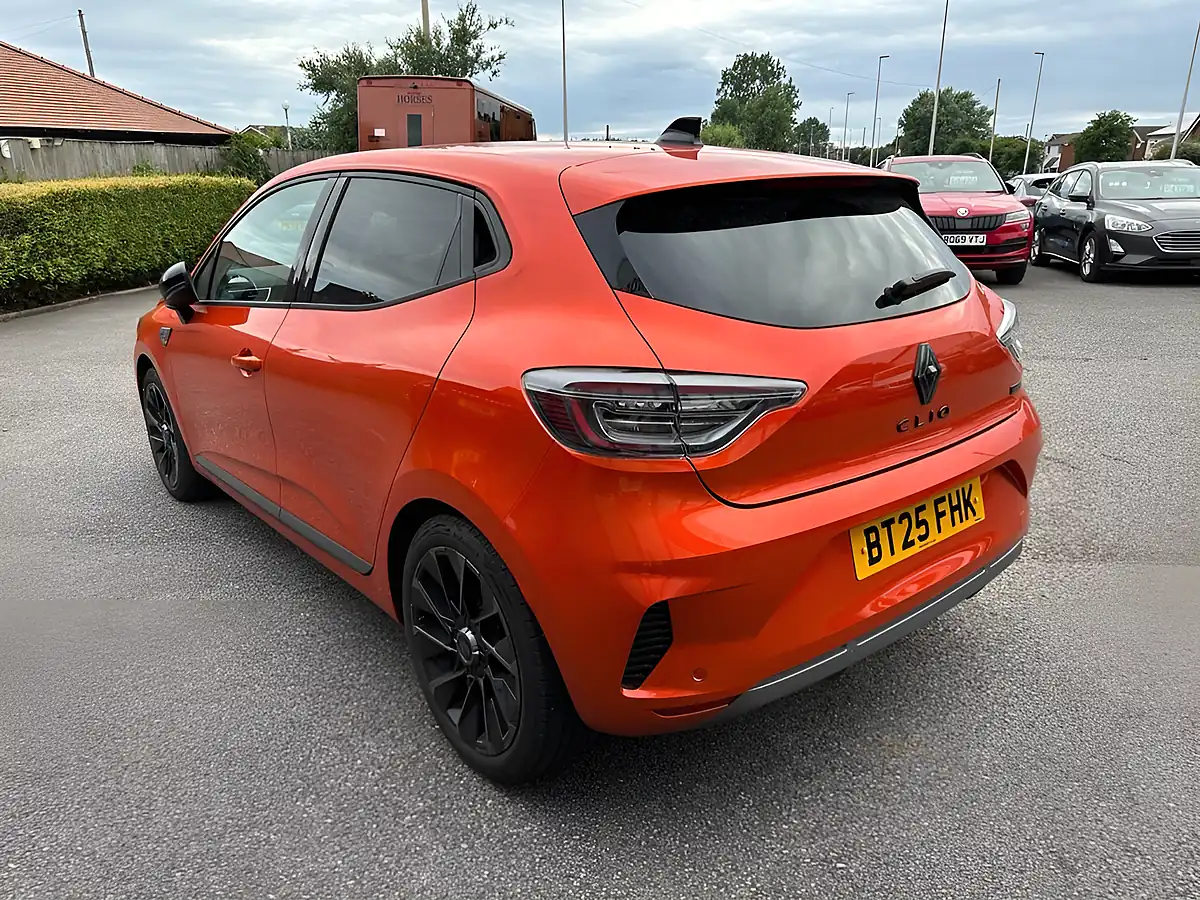 Used 2025 Renault Clio Esprit Alpine Valencia Orange - Interior and Exterior details 10