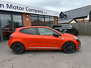 Used 2025 Renault Clio Esprit Alpine Valencia Orange - Interior and Exterior details 13