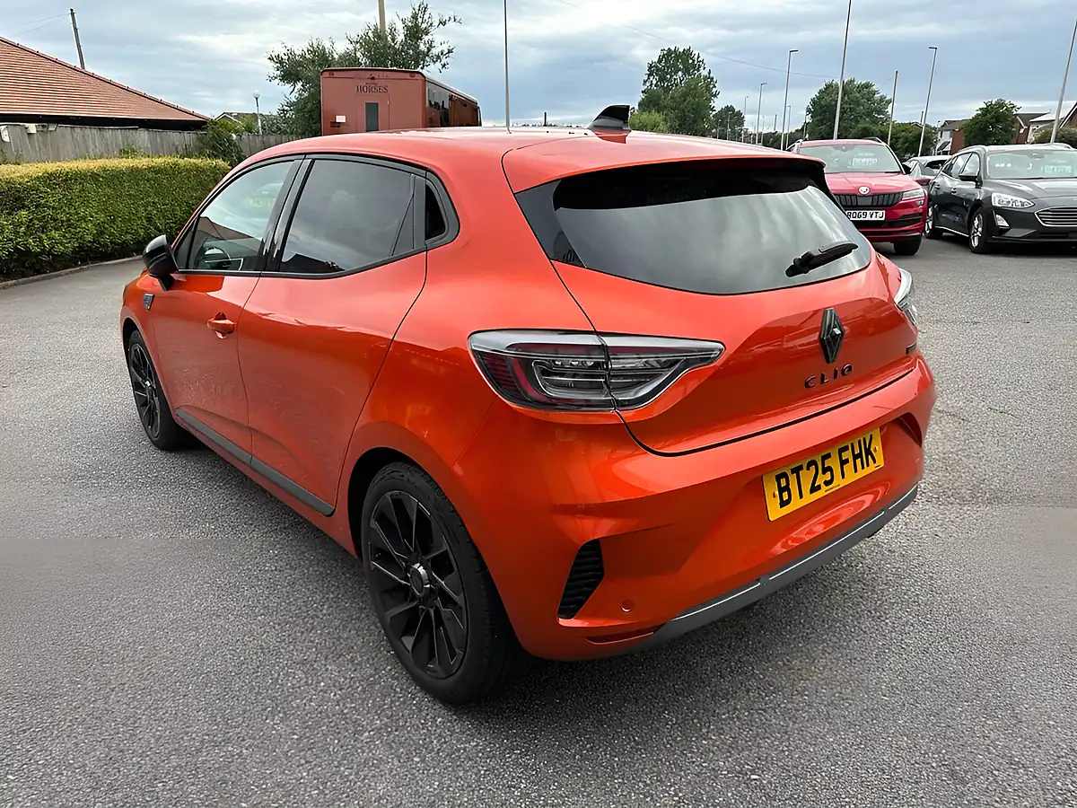 Used 2025 Renault Clio Esprit Alpine Valencia Orange - Interior and Exterior details 5