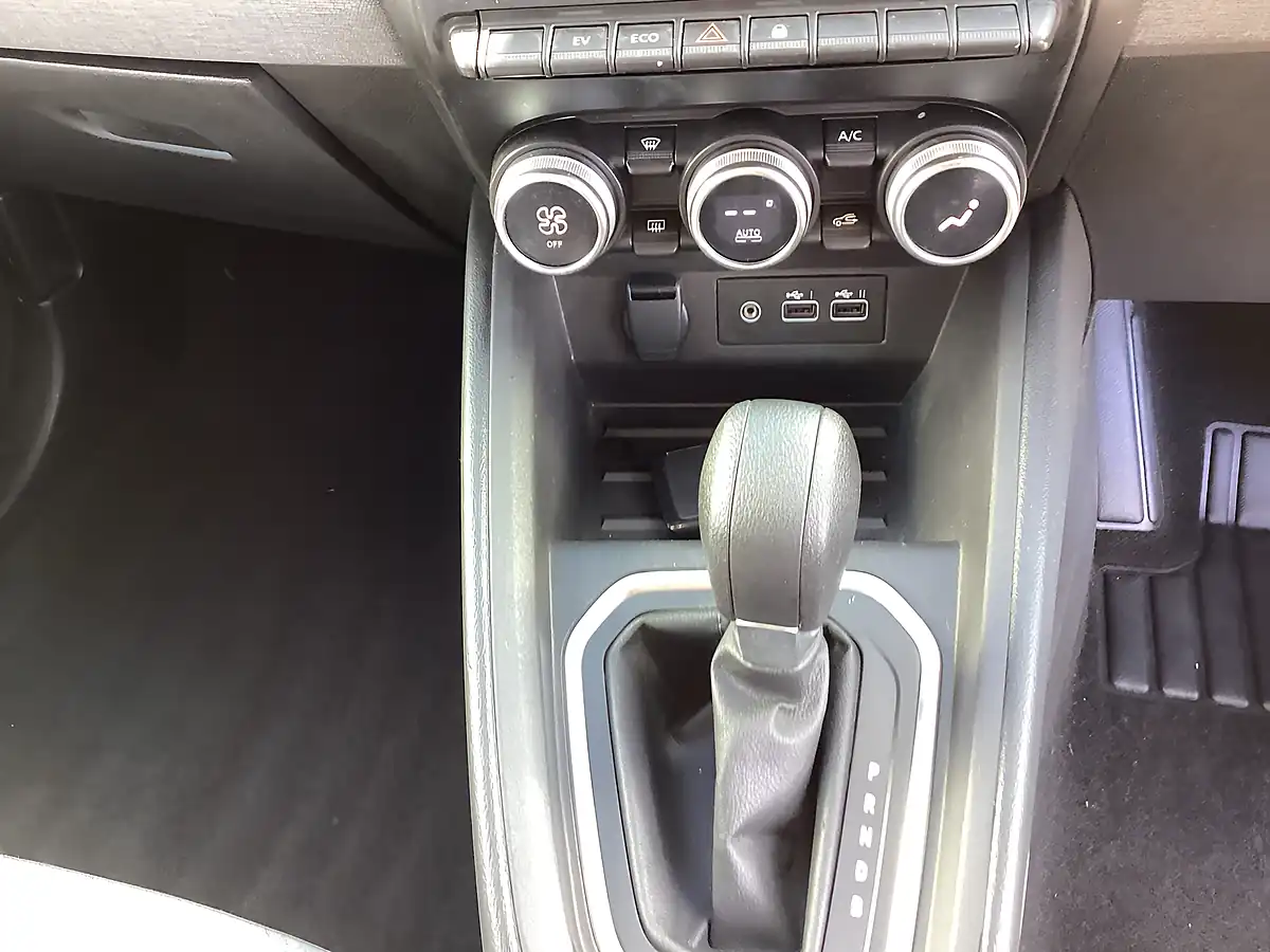 Used 2025 Renault Clio Evolution Glacier White - Interior and Exterior details 12