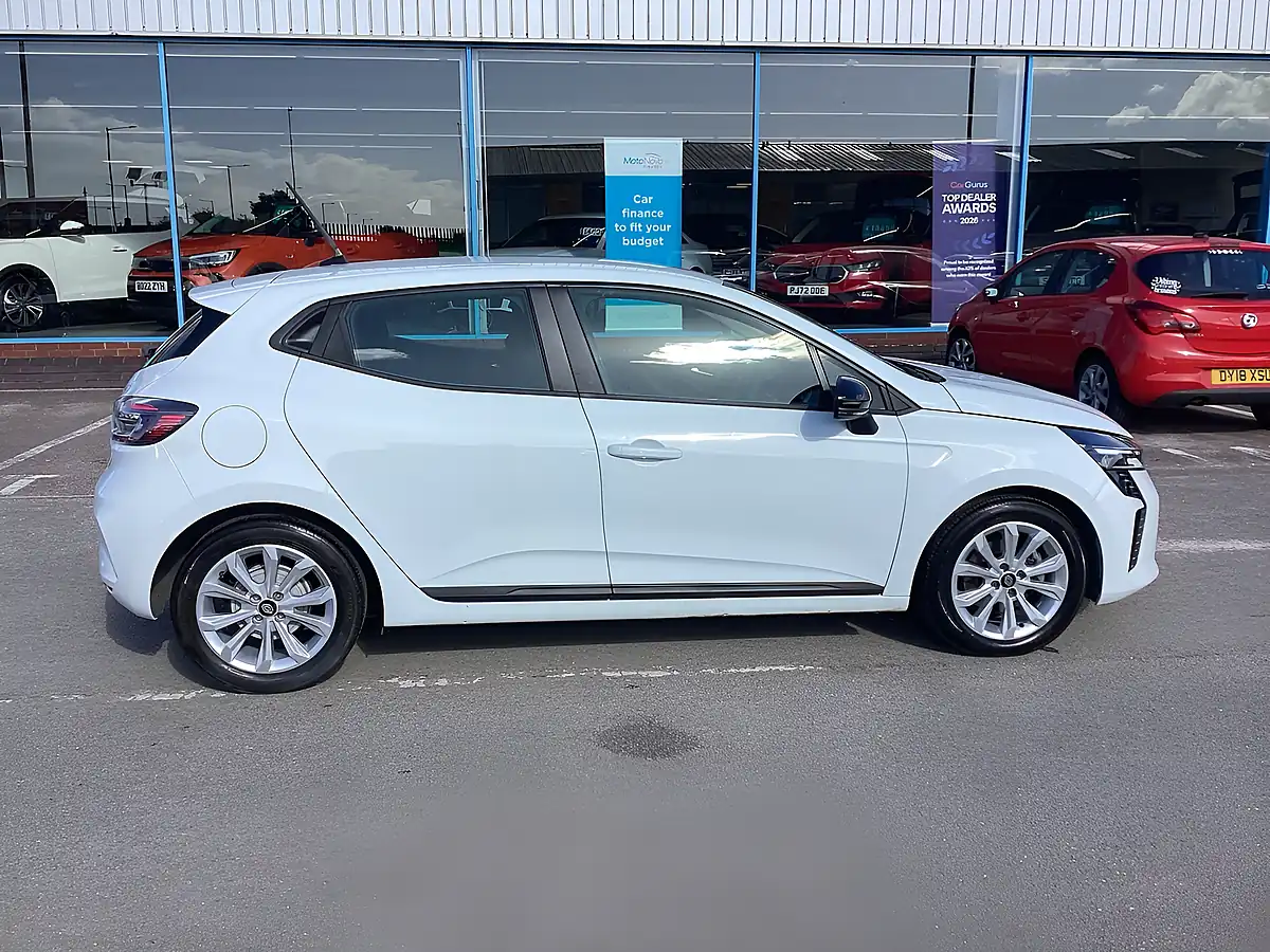 Used 2025 Renault Clio Evolution Glacier White - Interior and Exterior details 8