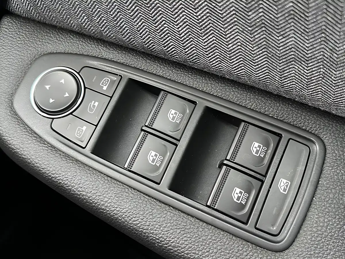 Used 2025 Renault Clio Techno Ceramic Grey - Interior and Exterior details 12