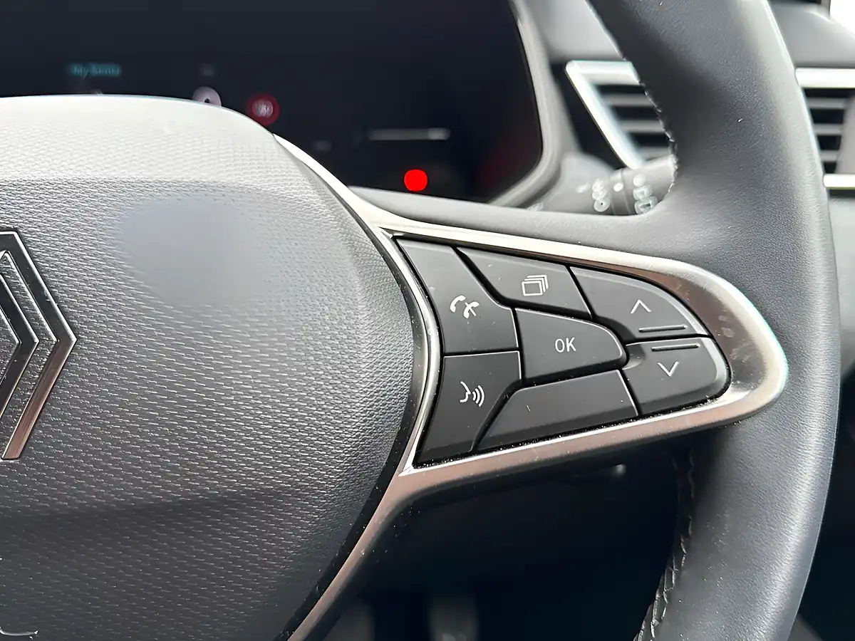 Used 2025 Renault Clio Techno Ceramic Grey - Interior and Exterior details 16