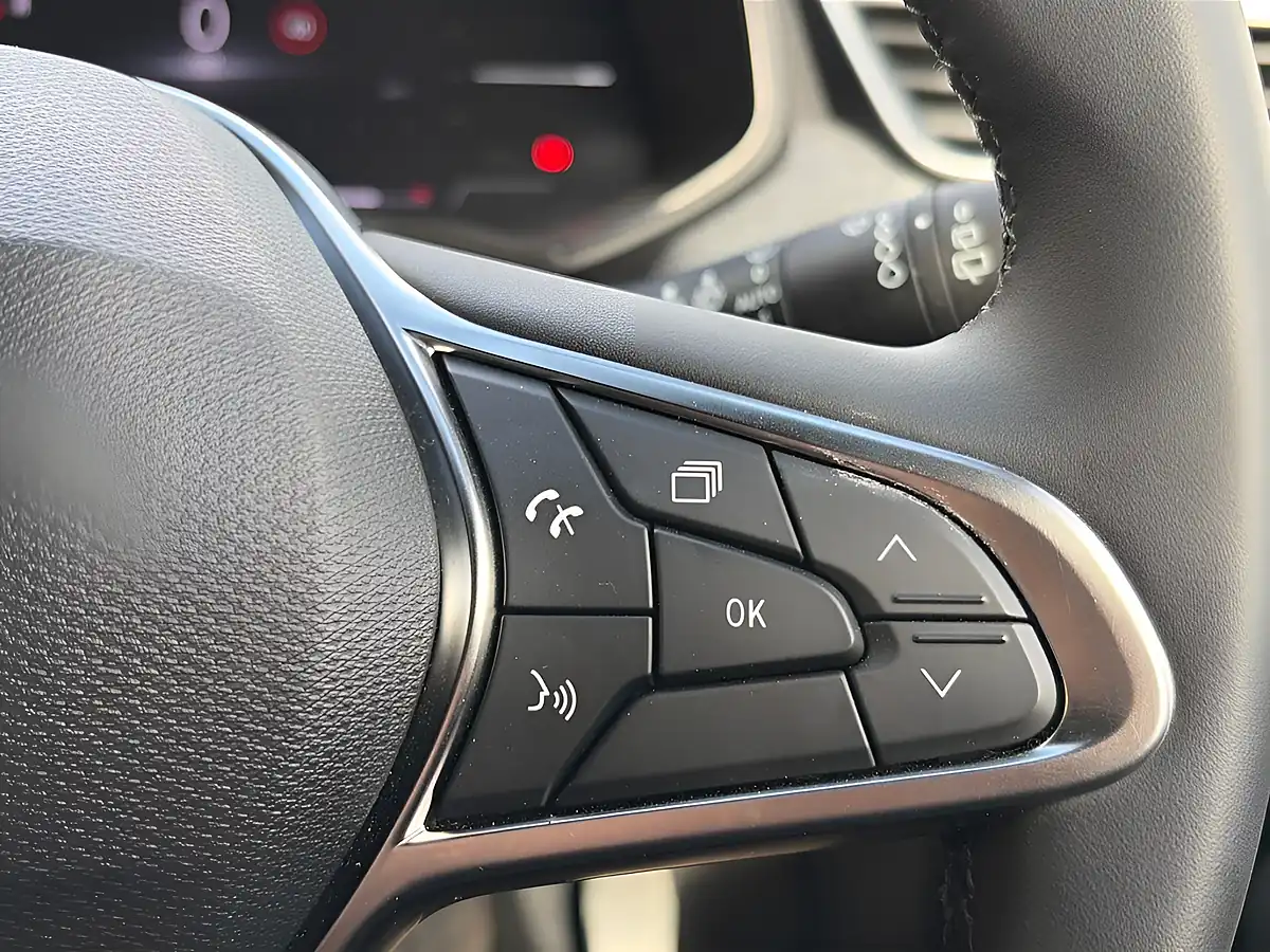 Used 2025 Renault Clio Techno Shadow Grey - Interior and Exterior details 18