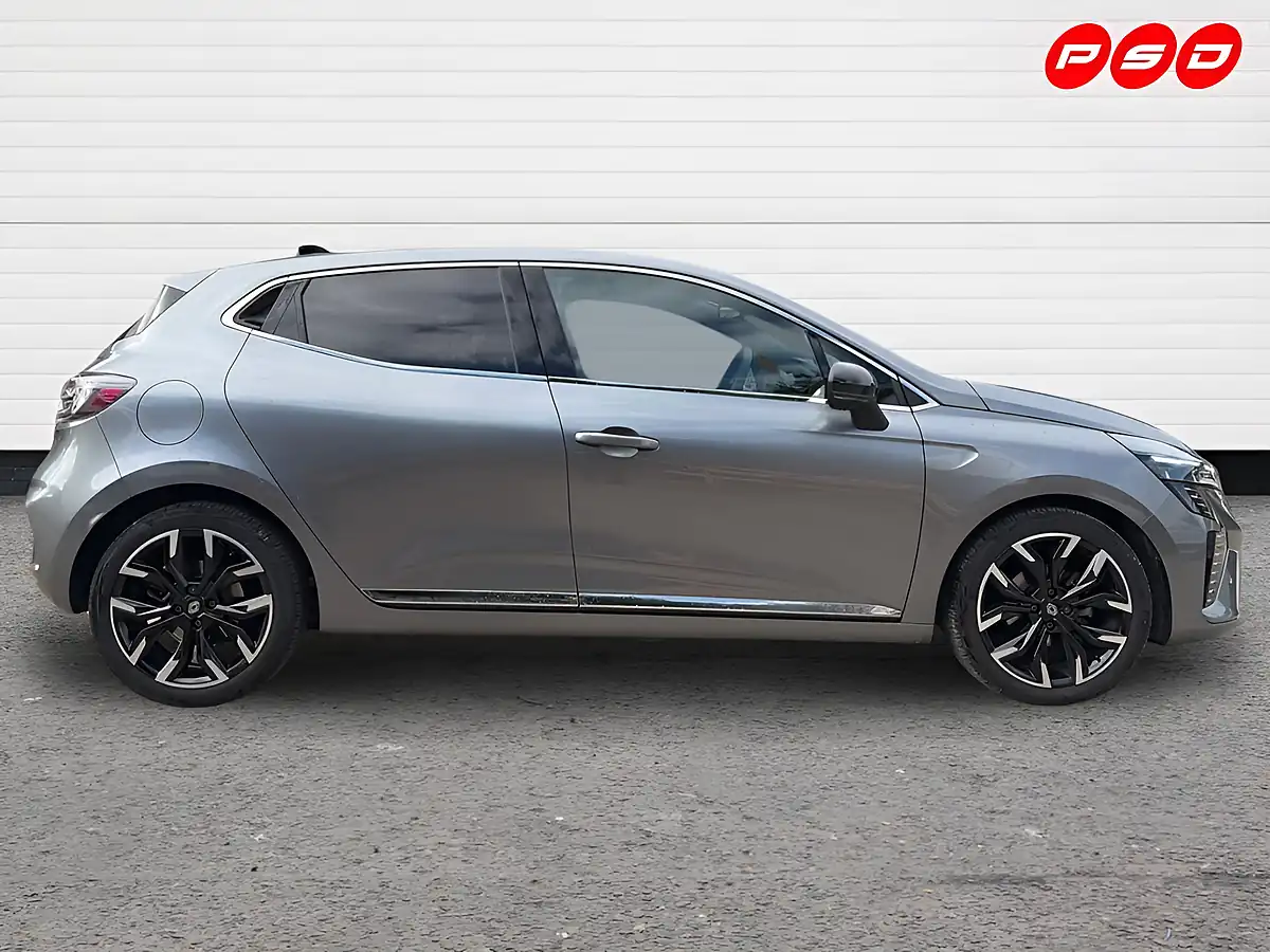 Used 2025 Renault Clio Techno Shadow Grey - Interior and Exterior details 7