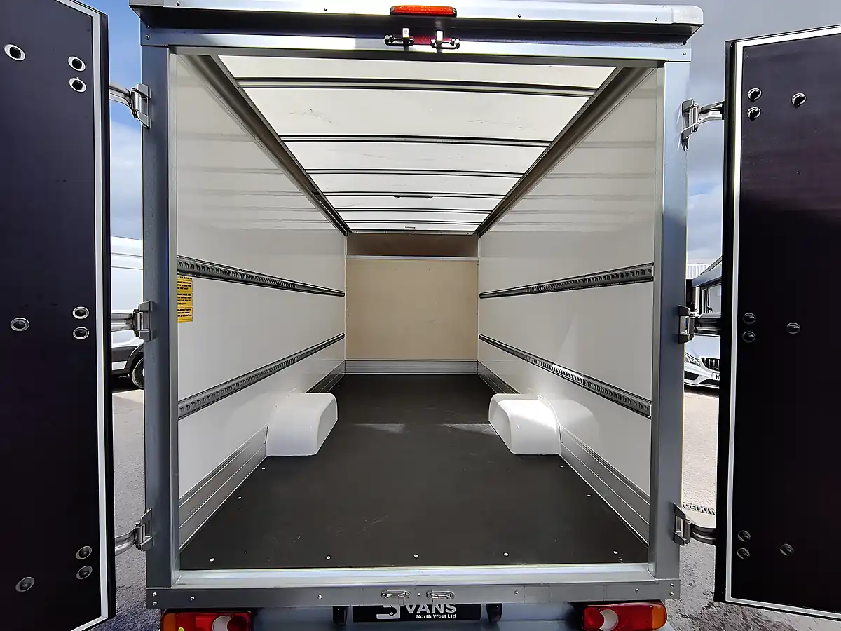 Used 2025 Renault Master Advance Luton Low Loader White - Interior and Exterior details 10
