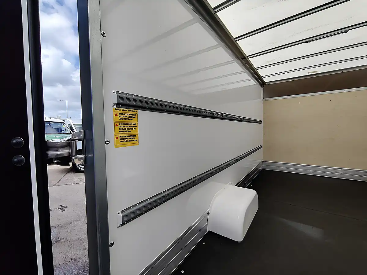 Used 2025 Renault Master Advance Luton Low Loader White - Interior and Exterior details 11