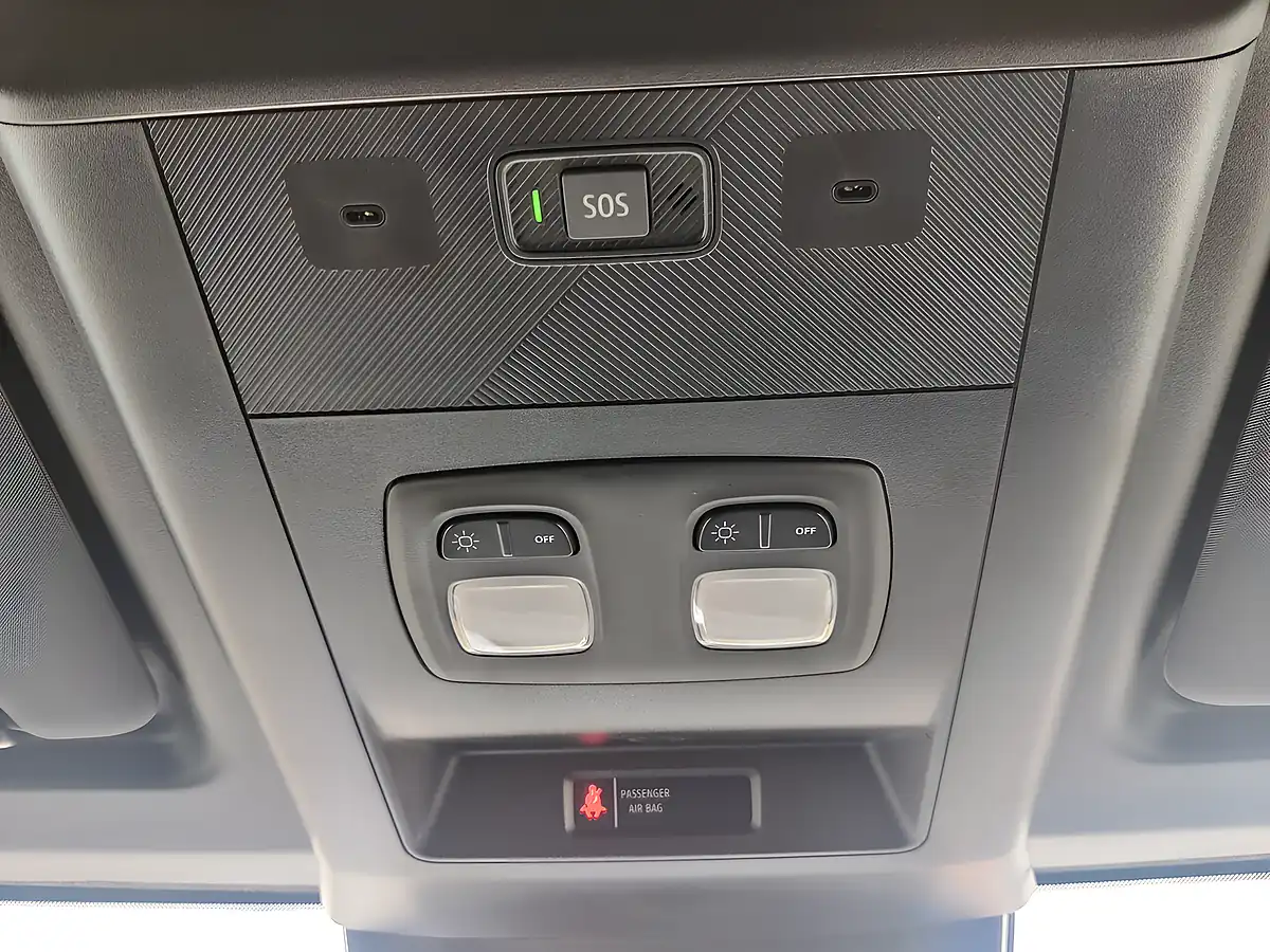 Used 2025 Renault Master Advance Luton Low Loader White - Interior and Exterior details 19
