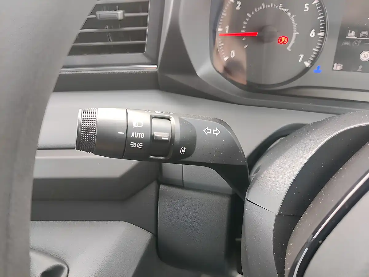 Used 2025 Renault Master Advance Luton Low Loader White - Interior and Exterior details 20