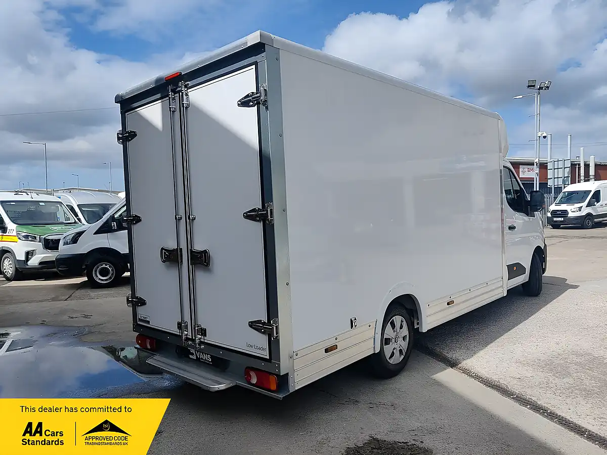 Used 2025 Renault Master Advance Luton Low Loader White - Interior and Exterior details 3