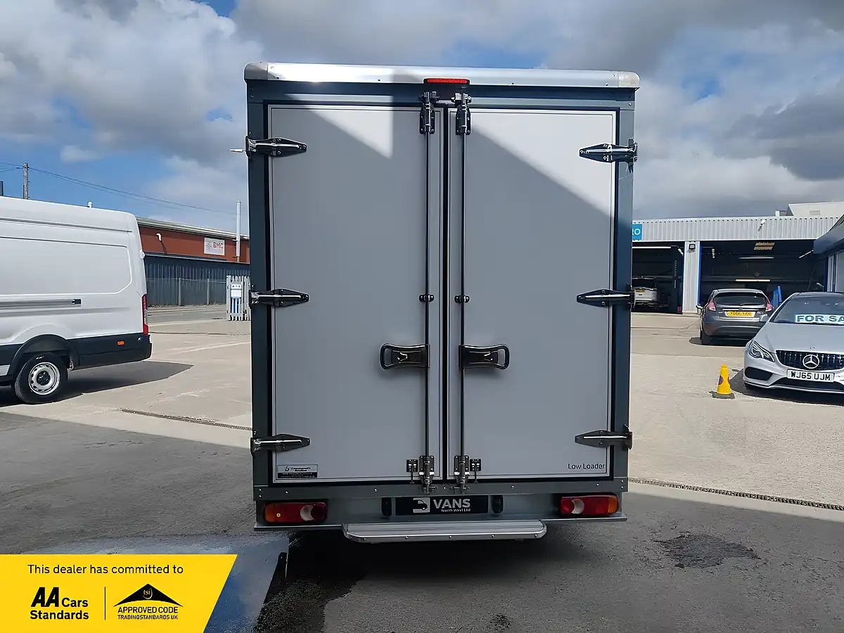 Used 2025 Renault Master Advance Luton Low Loader White - Interior and Exterior details 4