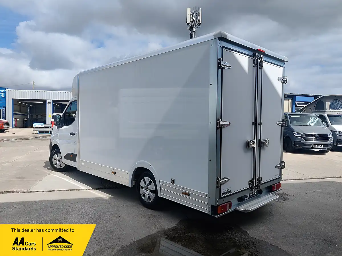 Used 2025 Renault Master Advance Luton Low Loader White - Interior and Exterior details 5
