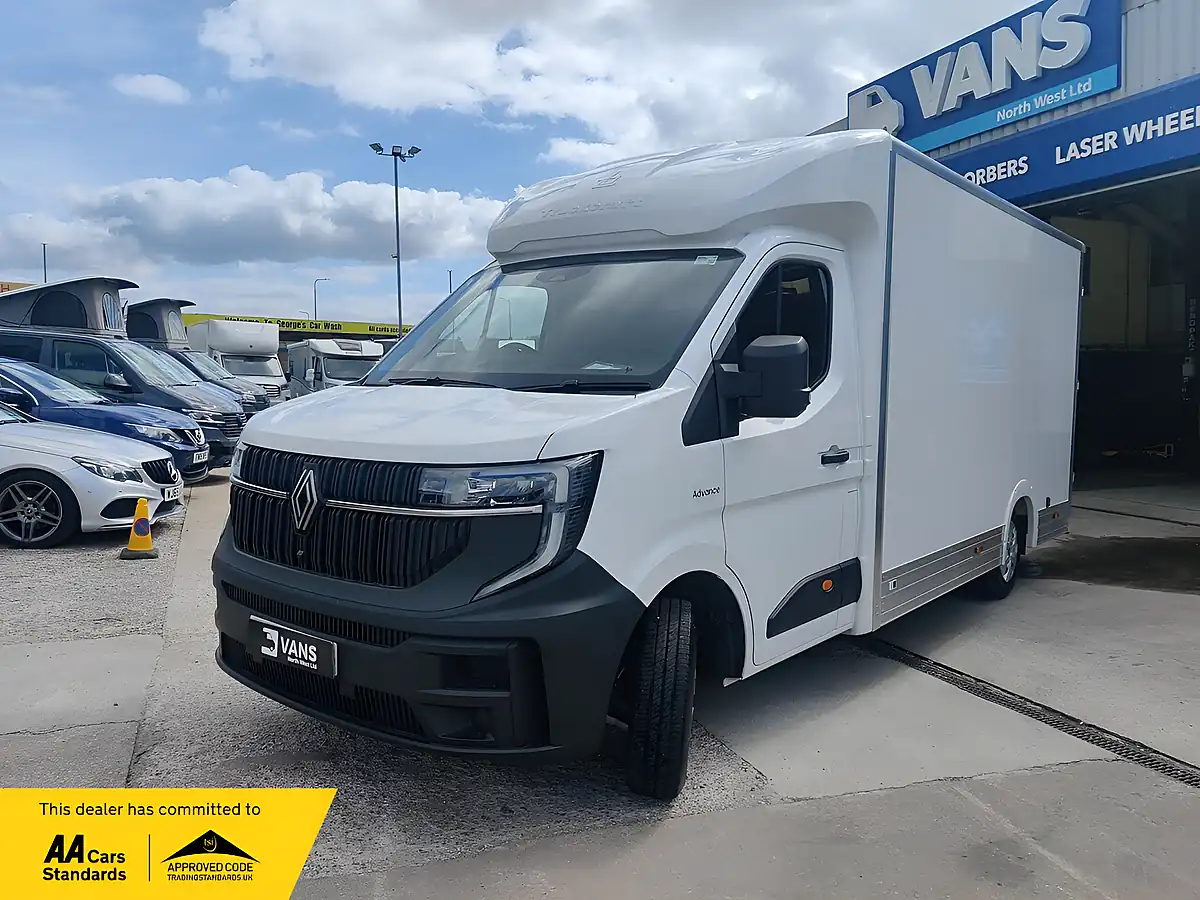 Used 2025 Renault Master Advance Luton Low Loader White - Interior and Exterior details 7