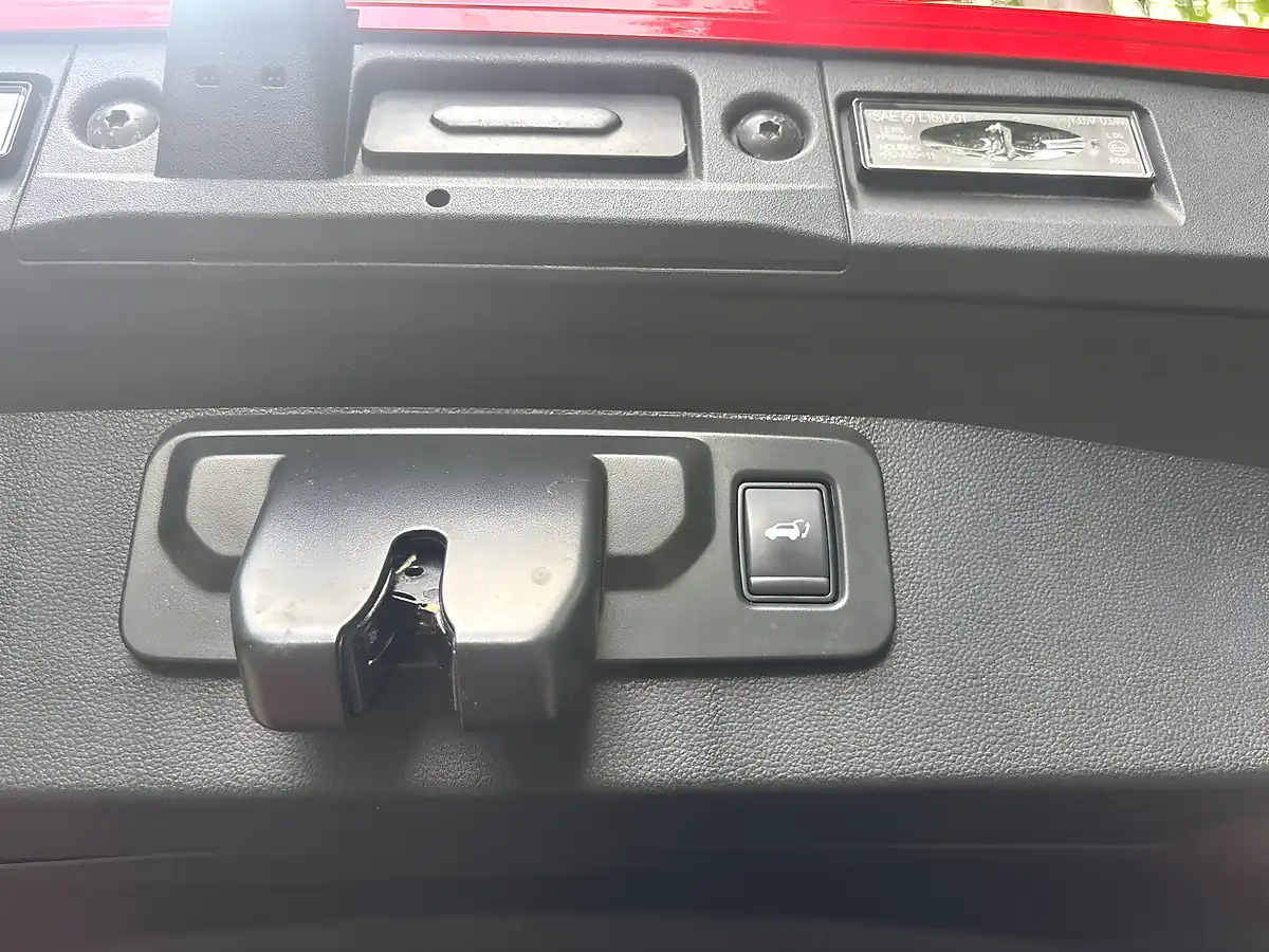 Used 2025 Renault Symbioz Iconic Esprit Alpine Red - Interior and Exterior details 12