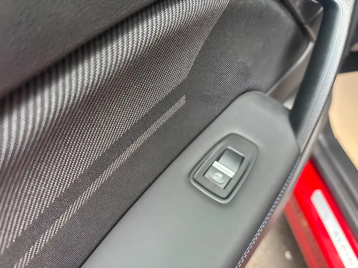 Used 2025 Renault Symbioz Iconic Esprit Alpine Red - Interior and Exterior details 13