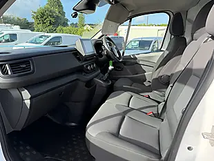 Used 2025 Renault Trafic Advance White - Interior and Exterior details 13