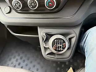 Used 2025 Renault Trafic Advance White - Interior and Exterior details 15