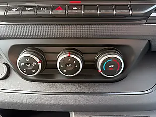 Used 2025 Renault Trafic Advance White - Interior and Exterior details 16