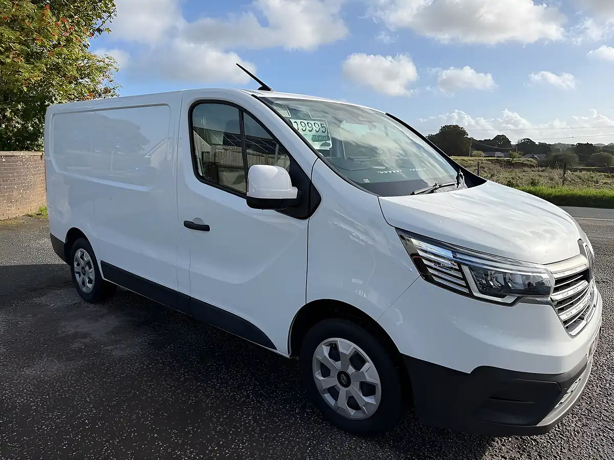 Used 2025 Renault Trafic Advance White - Interior and Exterior details 2