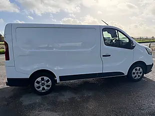 Used 2025 Renault Trafic Advance White - Interior and Exterior details 3