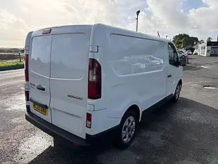 Used 2025 Renault Trafic Advance White - Interior and Exterior details 4