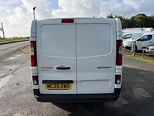 Used 2025 Renault Trafic Advance White - Interior and Exterior details 5
