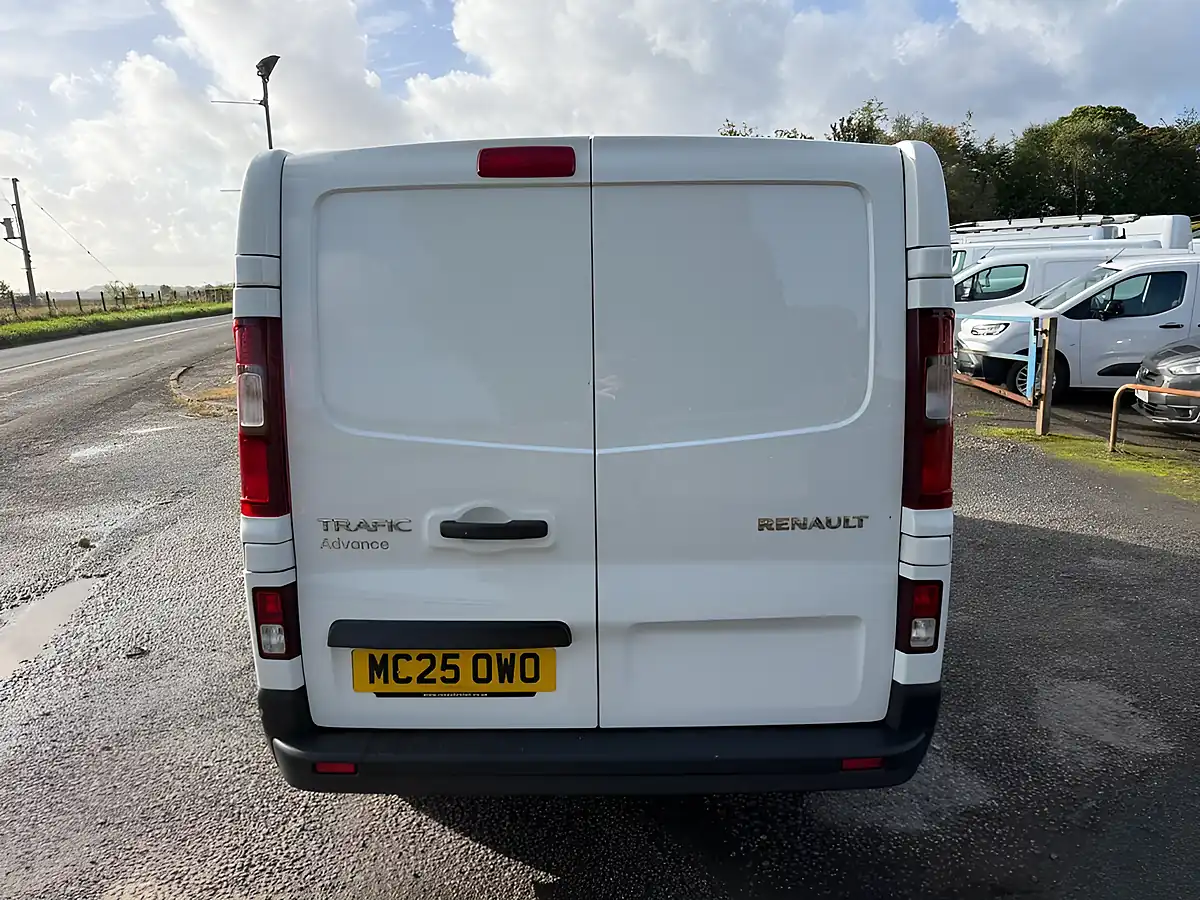 Used 2025 Renault Trafic Advance White - Interior and Exterior details 5
