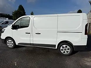 Used 2025 Renault Trafic Advance White - Interior and Exterior details 7