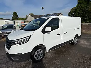 Used 2025 Renault Trafic Advance White - Interior and Exterior details 8